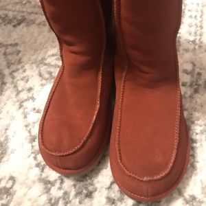 ISO cognac brown uggs size 9